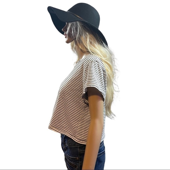 WILD fable white and black striped crop top
Size XL - Picture 3 of 8